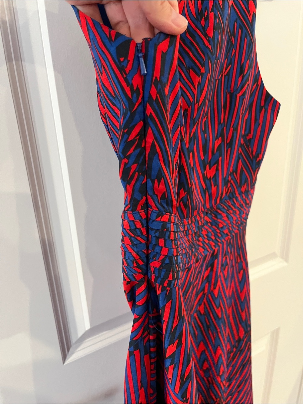 Banana Republic Red Blue Black Pattern Pleated Handkerchief Dress Size 6 - Picture 6 of 12